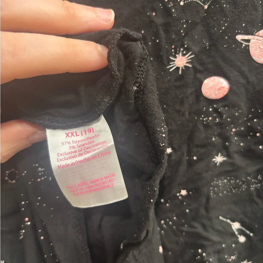No Boundaries Black Pink Space Celestial Print Front Tie Crop Top Short Sleeve - Picture 4 of 7